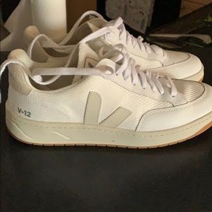 Veja V12 Sneakers
